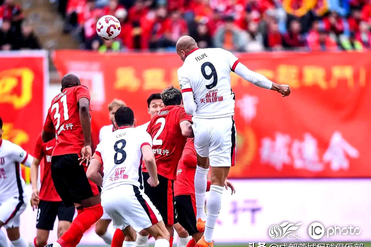 爱游戏入口-里程碑夜成都蓉城战术微调，足总杯赛前刷纪录，媒体盛赞，医务组通报恢复-爱游戏入口